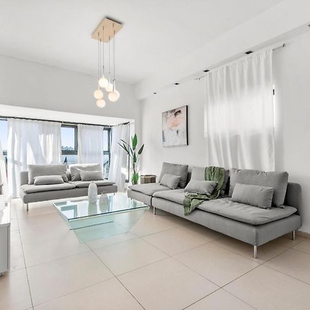 Glorious Renovated Apartment On Top Of The Beach Tel Aviv Eksteriør billede