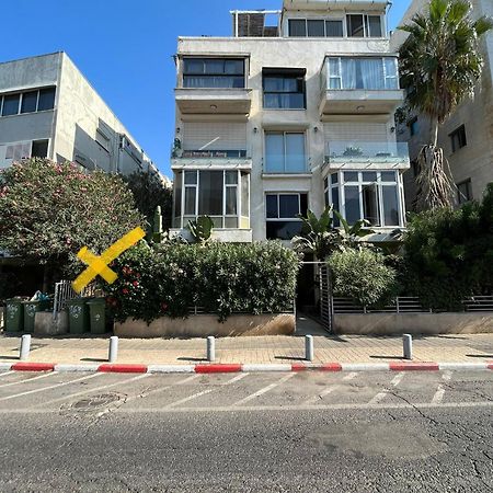 Glorious Renovated Apartment On Top Of The Beach Tel Aviv Eksteriør billede