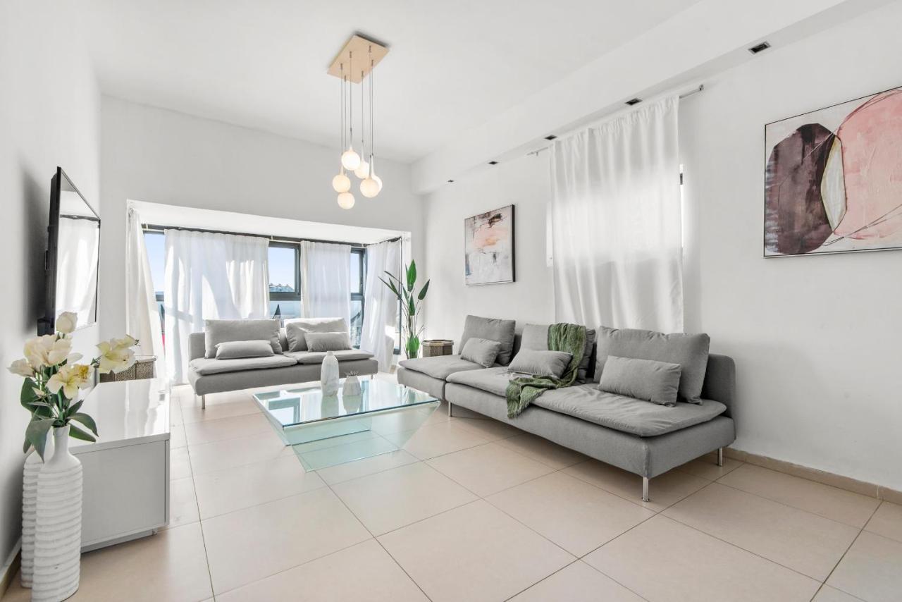 Glorious Renovated Apartment On Top Of The Beach Tel Aviv Eksteriør billede