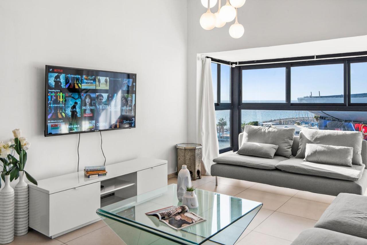 Glorious Renovated Apartment On Top Of The Beach Tel Aviv Eksteriør billede