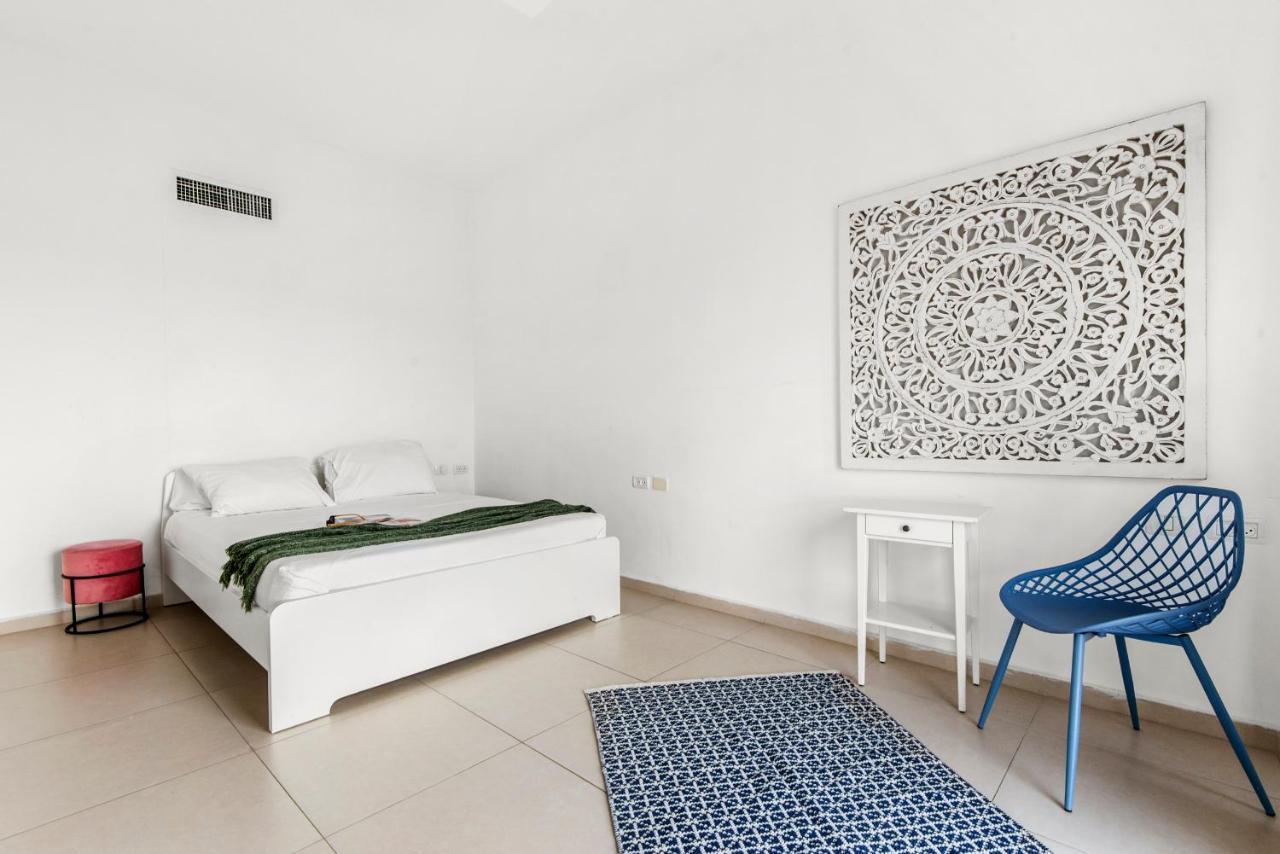 Glorious Renovated Apartment On Top Of The Beach Tel Aviv Eksteriør billede